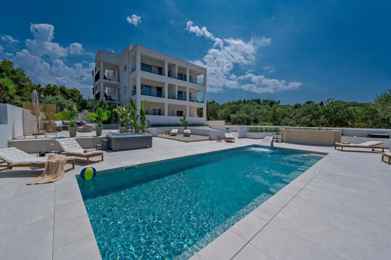 Luxury Villa Del Sogno With Pool, Jacuzzi, Parking Округ Горни Экстерьер фото